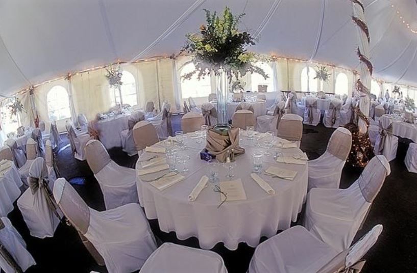 How to host the perfect country-themed wedding